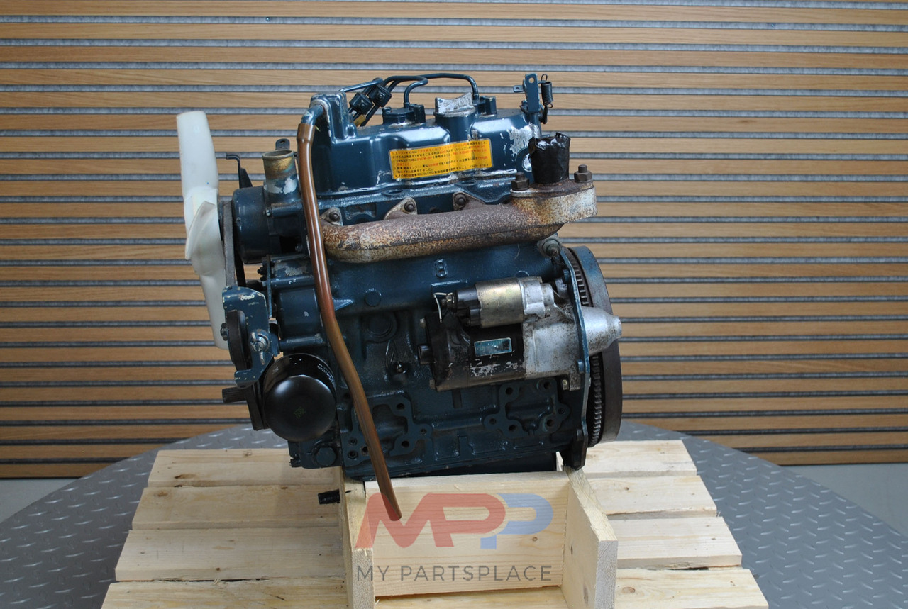 KUBOTA D850 - Motor - Kistraktor: 3 kép. KUBOTA D850 - Motor - Kistraktor: 3 kép.