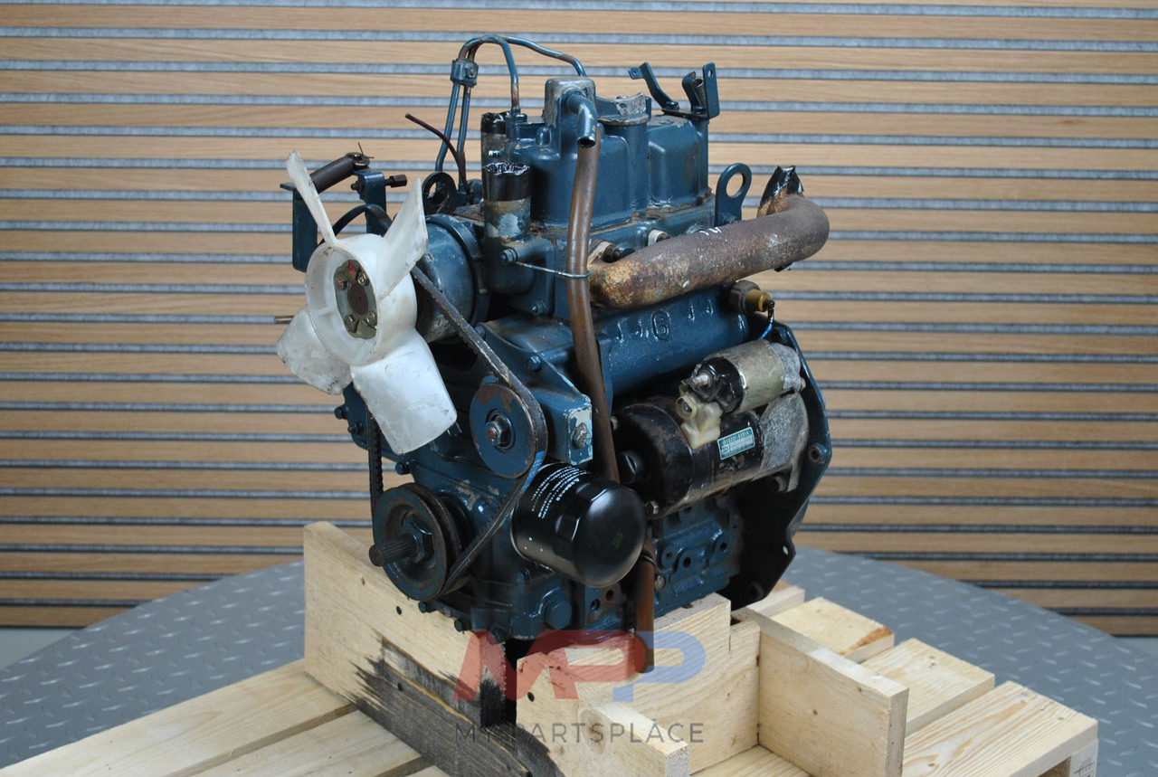 KUBOTA Z600 - Motor - Traktor: 2 kép. KUBOTA Z600 - Motor - Traktor: 2 kép.