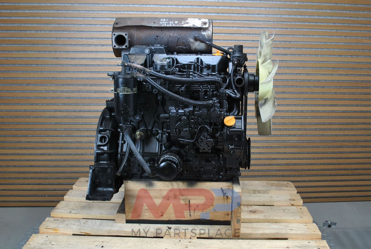 Komatsu 4D98 - Motor - Építőipari gépek: 4 kép. Komatsu 4D98 - Motor - Építőipari gépek: 4 kép.
