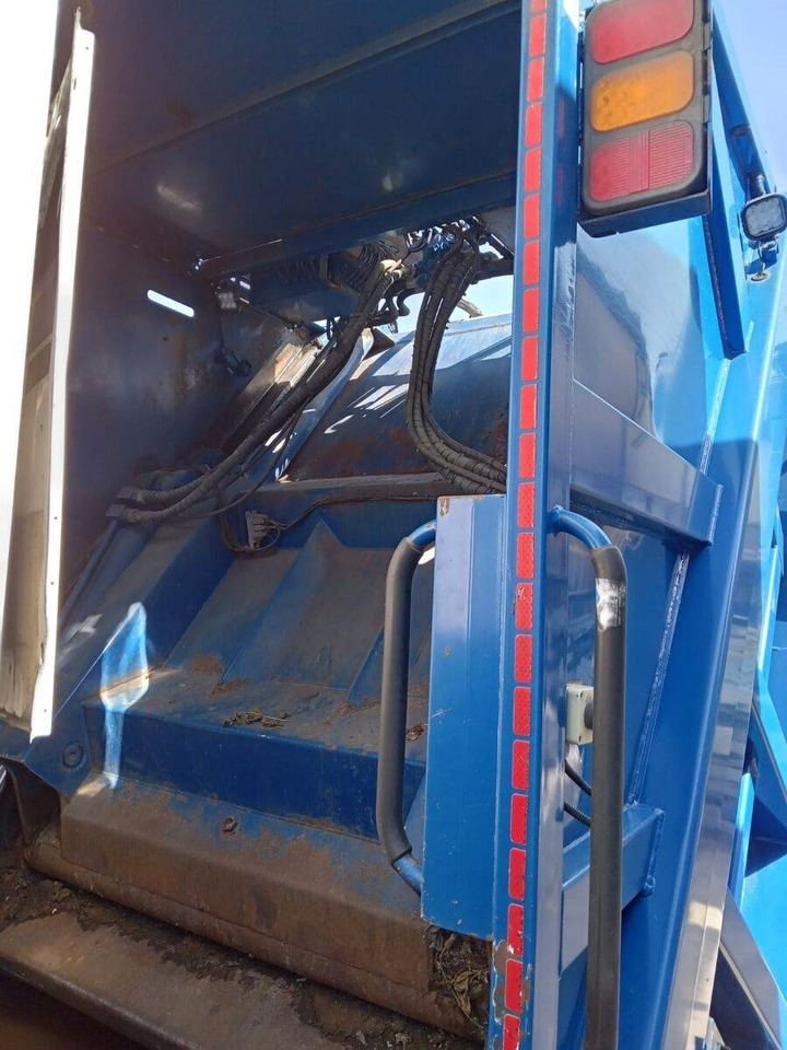 DAF Superstructure garbage truck MOL VDK PUSHER 20m3 - Szemetesautó: 4 kép. DAF Superstructure garbage truck MOL VDK PUSHER 20m3 - Szemetesautó: 4 kép.