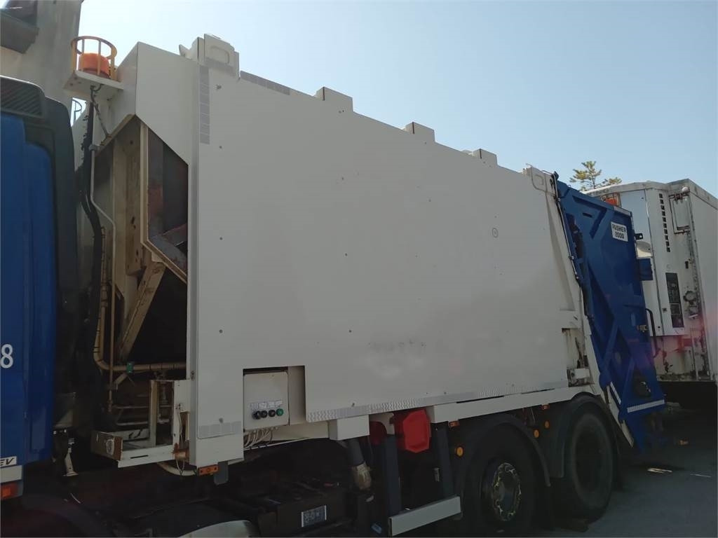 DAF Superstructure garbage truck MOL VDK PUSHER 20m3 - Szemetesautó: 5 kép. DAF Superstructure garbage truck MOL VDK PUSHER 20m3 - Szemetesautó: 5 kép.
