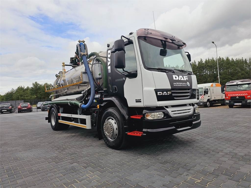 DAF WUKO SCK-4HW for collecting waste liquid separator - Szippantós autó: 2 kép. DAF WUKO SCK-4HW for collecting waste liquid separator - Szippantós autó: 2 kép.