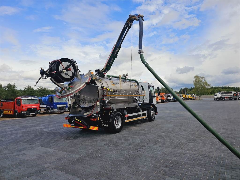 DAF WUKO SCK-4HW for collecting waste liquid separator - Szippantós autó: 1 kép. DAF WUKO SCK-4HW for collecting waste liquid separator - Szippantós autó: 1 kép.