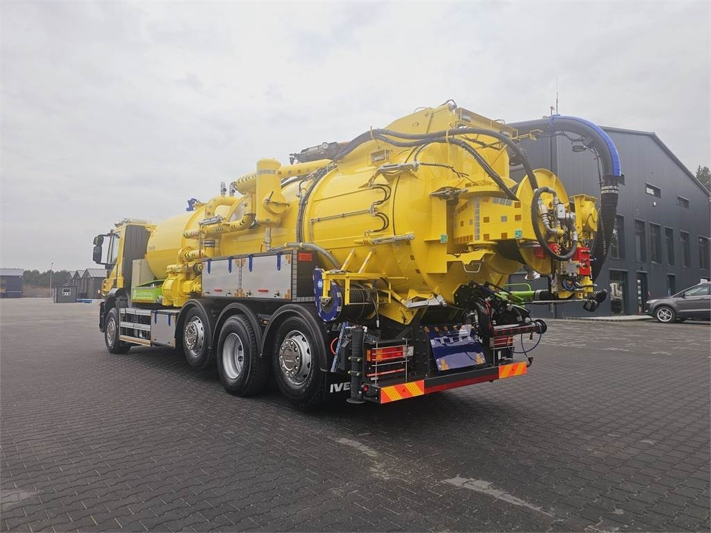 Iveco RAVO WUKO FOR CHANNEL CLEANING druck saug kanal - Szippantós autó: 5 kép. Iveco RAVO WUKO FOR CHANNEL CLEANING druck saug kanal - Szippantós autó: 5 kép.