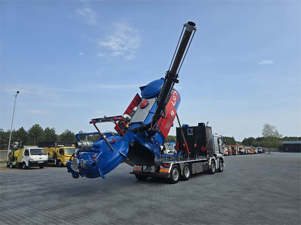 MAN Disab Centurion P210/9 ADR Vacuum suction-blowing - Szippantós autó: 1 kép. MAN Disab Centurion P210/9 ADR Vacuum suction-blowing - Szippantós autó: 1 kép.