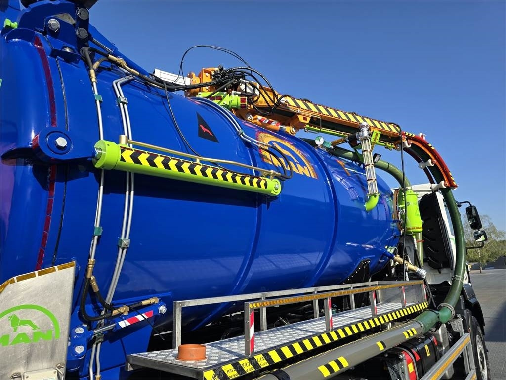 MAN TGM 4x4 GAMON PW8 for collecting liquid waste sepa - Szippantós autó: 4 kép. MAN TGM 4x4 GAMON PW8 for collecting liquid waste sepa - Szippantós autó: 4 kép.
