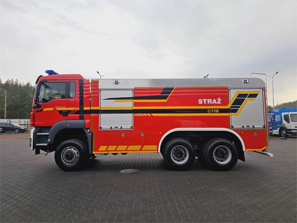 MAN TGS 26.440 6x6 9500 l water + 950 foam Stolarczyk - Tűzoltóautó: 2 kép. MAN TGS 26.440 6x6 9500 l water + 950 foam Stolarczyk - Tűzoltóautó: 2 kép.