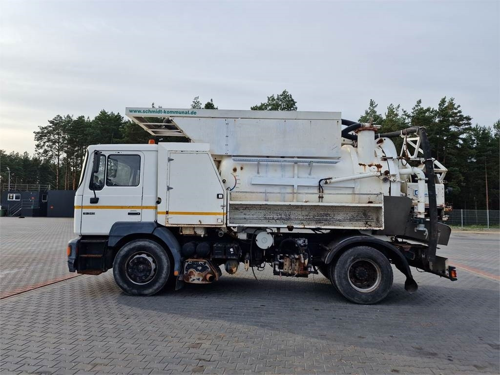 MAN WUKO MORO KOMBI FOR CHANNEL CLEANING - Szippantós autó: 4 kép. MAN WUKO MORO KOMBI FOR CHANNEL CLEANING - Szippantós autó: 4 kép.