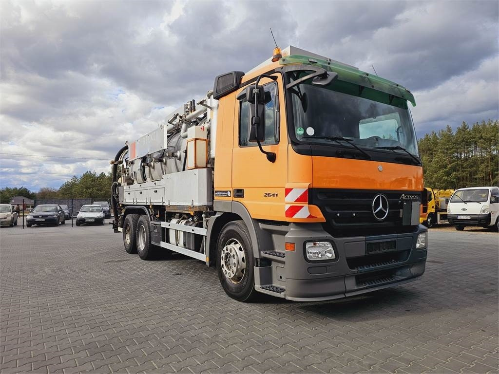 Mercedes-Benz WUKO KROLL COMBI FOR SEWER CLEANING - Szippantós autó: 3 kép. Mercedes-Benz WUKO KROLL COMBI FOR SEWER CLEANING - Szippantós autó: 3 kép.