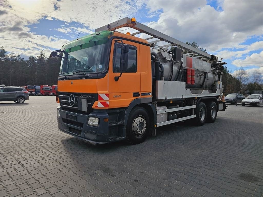 Mercedes-Benz WUKO KROLL COMBI FOR SEWER CLEANING - Szippantós autó: 4 kép. Mercedes-Benz WUKO KROLL COMBI FOR SEWER CLEANING - Szippantós autó: 4 kép.