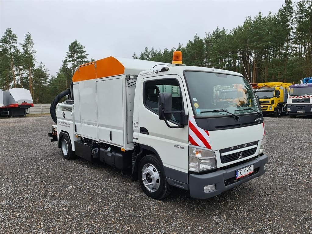 Mitsubishi CANTER odkurzacz koparka ssąca Saugbagger CITY SAU - Szippantós autó: 2 kép. Mitsubishi CANTER odkurzacz koparka ssąca Saugbagger CITY SAU - Szippantós autó: 2 kép.