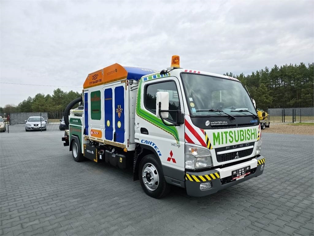 Mitsubishi CANTER odkurzacz koparka ssąca Saugbagger CITY SAU - Szippantós autó: 2 kép. Mitsubishi CANTER odkurzacz koparka ssąca Saugbagger CITY SAU - Szippantós autó: 2 kép.