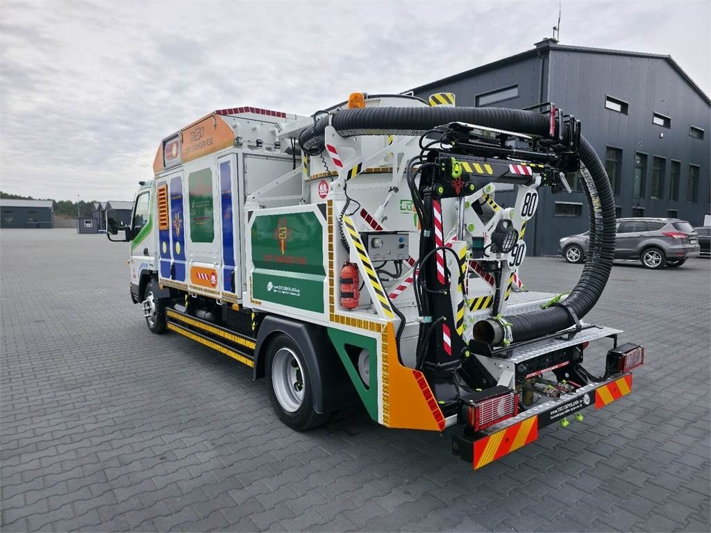 Mitsubishi CANTER odkurzacz koparka ssąca Saugbagger CITY SAU - Szippantós autó: 5 kép. Mitsubishi CANTER odkurzacz koparka ssąca Saugbagger CITY SAU - Szippantós autó: 5 kép.