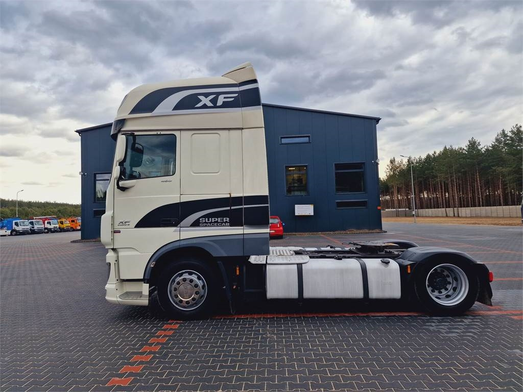 DAF XF 106 460 - Nyergesvontató: 2 kép. DAF XF 106 460 - Nyergesvontató: 2 kép.