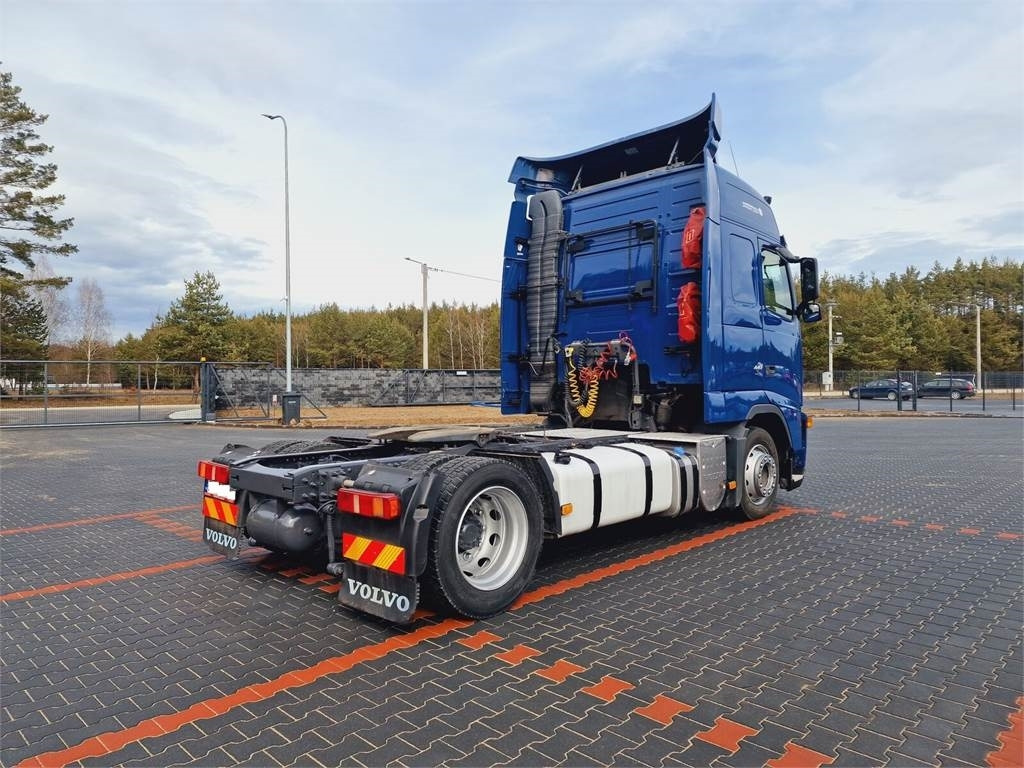 Volvo FH 13 440 - Nyergesvontató: 4 kép. Volvo FH 13 440 - Nyergesvontató: 4 kép.
