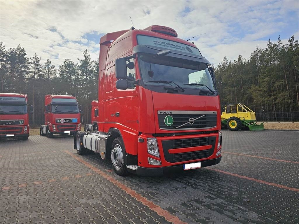 Volvo FH13 XXL EURO 5 2011 + KRONE MEGA RAISE  - Nyergesvontató: 3 kép. Volvo FH13 XXL EURO 5 2011 + KRONE MEGA RAISE  - Nyergesvontató: 3 kép.