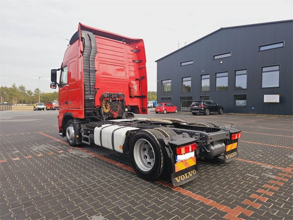 Volvo FH13 XXL NEW TIRES MANUAL 420 EURO 5 2011  - Nyergesvontató: 4 kép. Volvo FH13 XXL NEW TIRES MANUAL 420 EURO 5 2011  - Nyergesvontató: 4 kép.