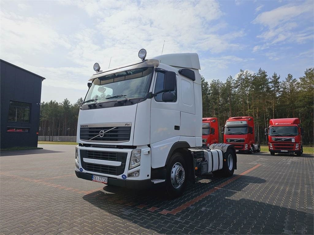 Volvo STANDARD 460 automatic 2009 r - Nyergesvontató: 3 kép. Volvo STANDARD 460 automatic 2009 r - Nyergesvontató: 3 kép.