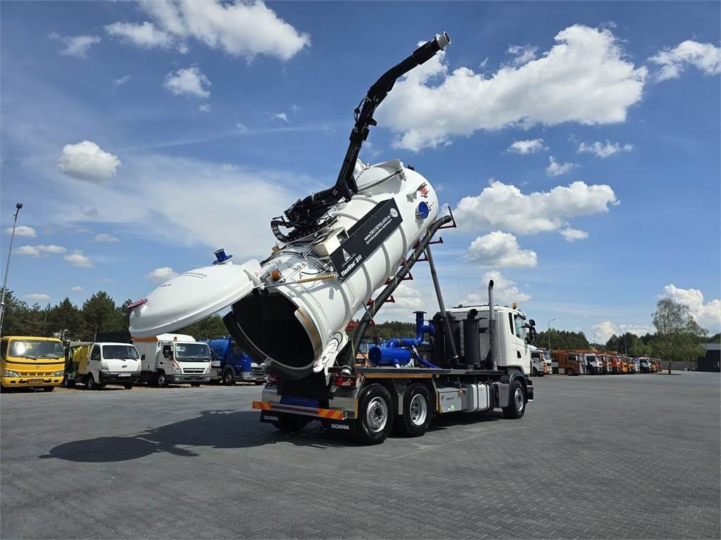 Scania Saugbagger Larsen FlexVac 311 Vacuum suction loade - Szippantós autó: 1 kép. Scania Saugbagger Larsen FlexVac 311 Vacuum suction loade - Szippantós autó: 1 kép.