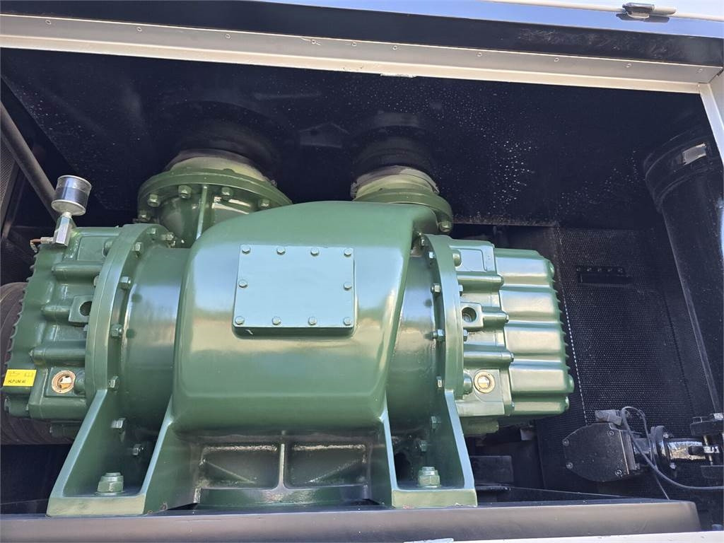 Szippantós autó Volvo Disab Centurion vacuum suction loader: 18 kép. Szippantós autó Volvo Disab Centurion vacuum suction loader: 18 kép.