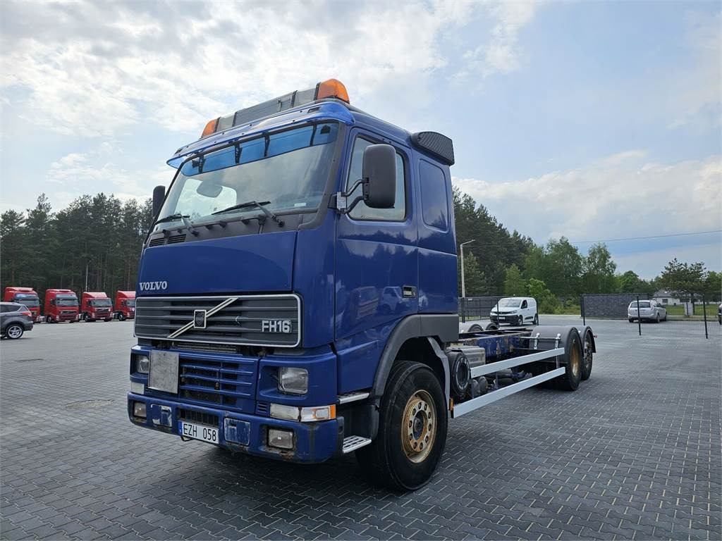 Volvo FH 16 470 KM 6x2 low mileage 229700 km !!!! - Cserefelépítményes teherautó: 2 kép. Volvo FH 16 470 KM 6x2 low mileage 229700 km !!!! - Cserefelépítményes teherautó: 2 kép.