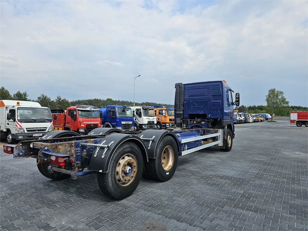 Volvo FH 16 470 KM 6x2 low mileage 229700 km !!!! - Cserefelépítményes teherautó: 4 kép. Volvo FH 16 470 KM 6x2 low mileage 229700 km !!!! - Cserefelépítményes teherautó: 4 kép.