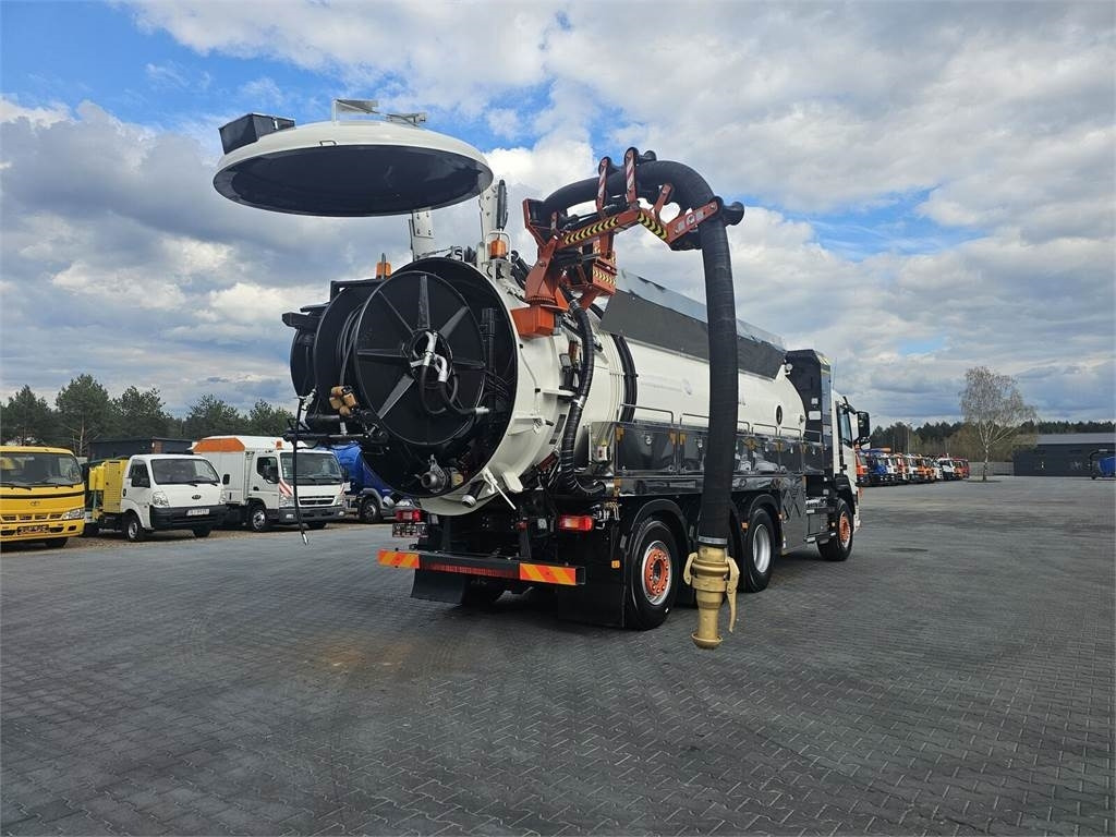 Volvo WUKO ADR ROLBA FOR CLEANING CHANNELS COMBI  - Szippantós autó: 1 kép. Volvo WUKO ADR ROLBA FOR CLEANING CHANNELS COMBI  - Szippantós autó: 1 kép.