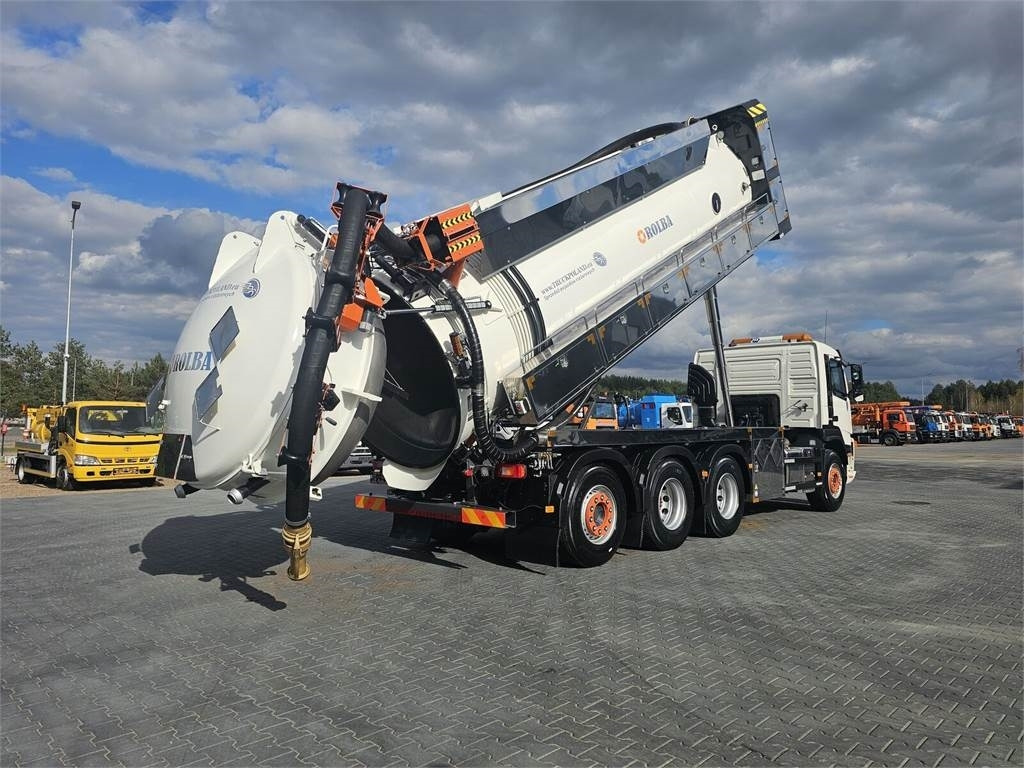 Volvo WUKO ADR ROLBA FOR CLEANING CHANNELS COMBI - Szippantós autó: 2 kép. Volvo WUKO ADR ROLBA FOR CLEANING CHANNELS COMBI - Szippantós autó: 2 kép.