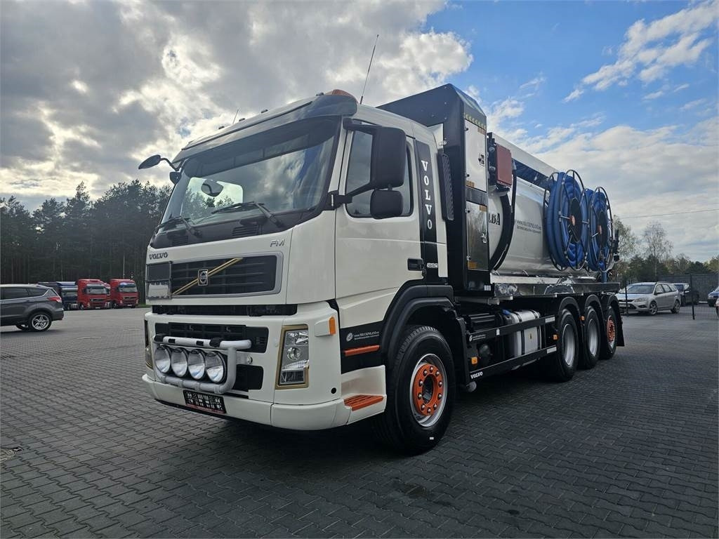 Volvo WUKO ADR ROLBA FOR CLEANING CHANNELS COMBI  - Szippantós autó: 4 kép. Volvo WUKO ADR ROLBA FOR CLEANING CHANNELS COMBI  - Szippantós autó: 4 kép.