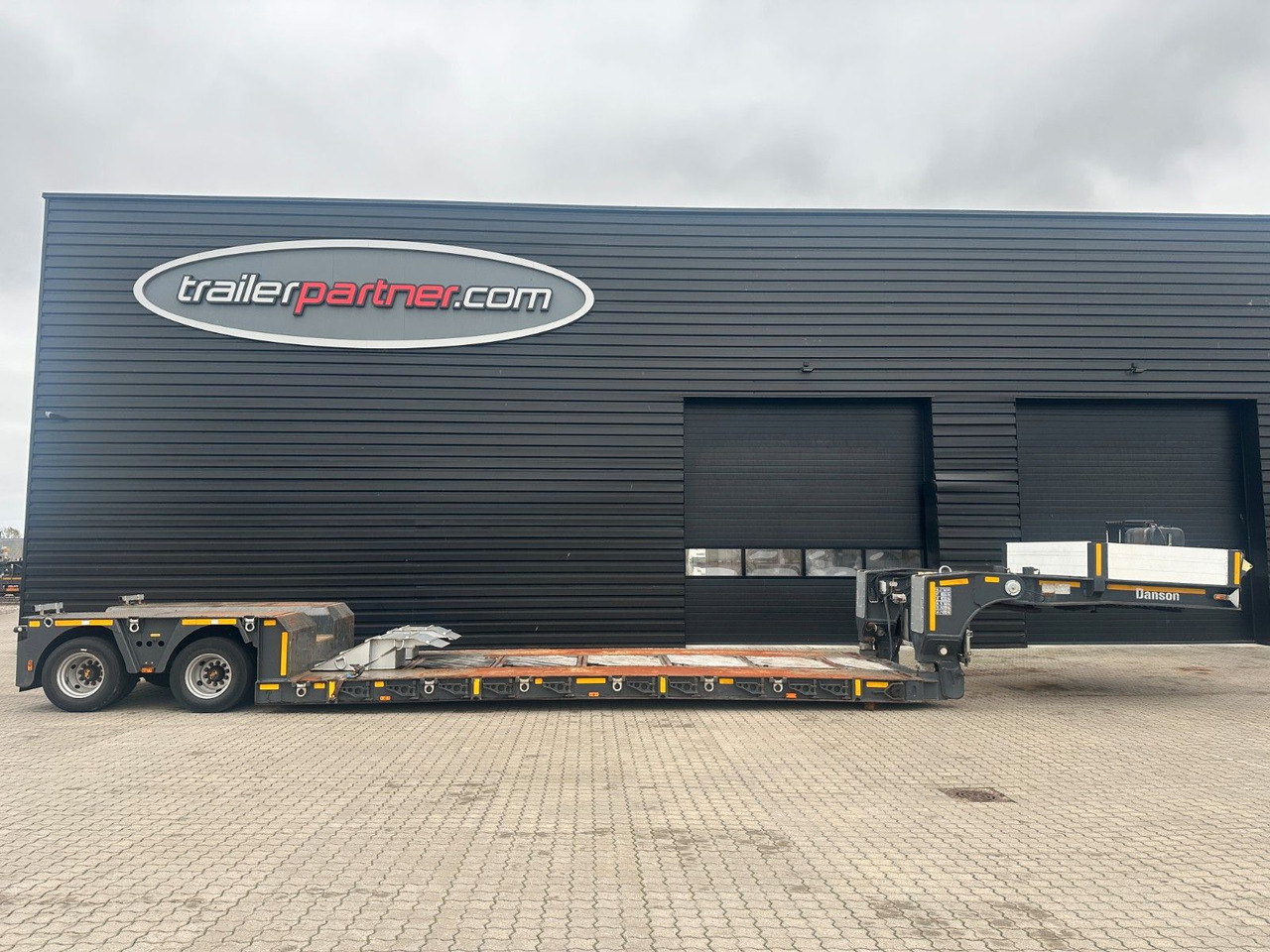 Doll Danson 2 achs tiefbett / ausziehbar - Félpótkocsi mélybölcsős: 1 kép. Doll Danson 2 achs tiefbett / ausziehbar - Félpótkocsi mélybölcsős: 1 kép.