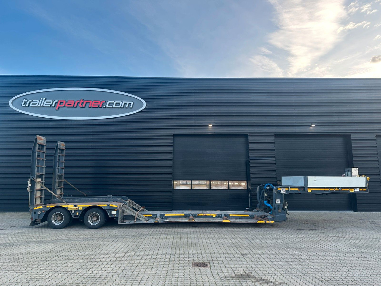 Faymonville 2 achs tiefbett / ausziehbar / Forstmaschinen - Félpótkocsi mélybölcsős: 1 kép. Faymonville 2 achs tiefbett / ausziehbar / Forstmaschinen - Félpótkocsi mélybölcsős: 1 kép.