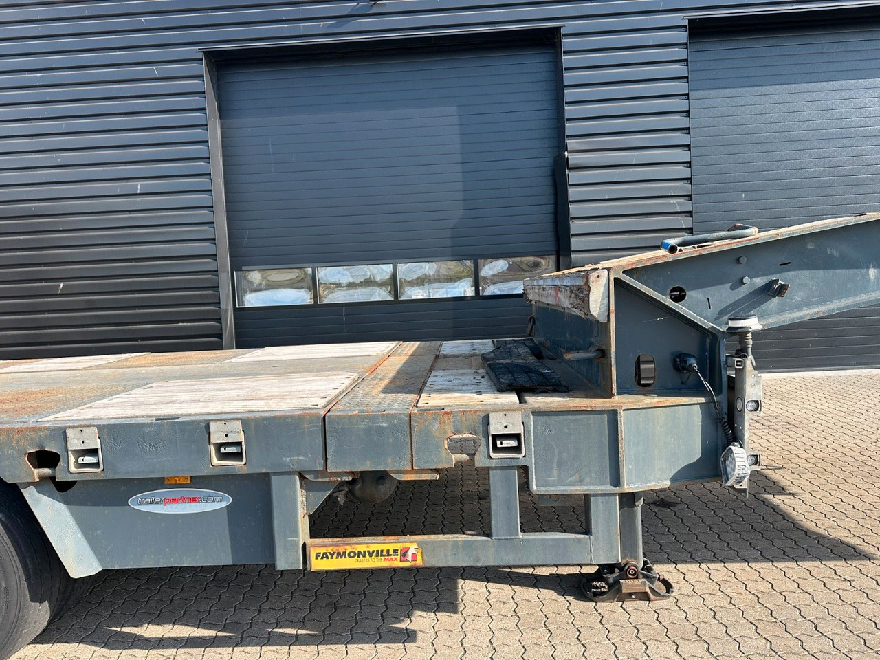 Faymonville 5 achs tieflader / ausziehbar / rampen - Félpótkocsi mélybölcsős: 4 kép. Faymonville 5 achs tieflader / ausziehbar / rampen - Félpótkocsi mélybölcsős: 4 kép.