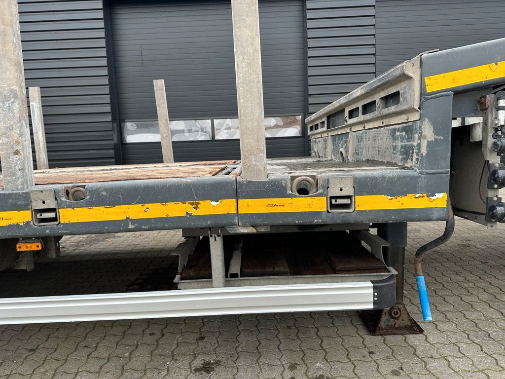 Faymonville Maxtrailer 4 achs tieflader / Zwangslenkung Faymonville Maxtrailer 4 achs tieflader / Zwangslenkung - Félpótkocsi mélybölcsős: 3 kép. Faymonville Maxtrailer 4 achs tieflader / Zwangslenkung Faymonville Maxtrailer 4 achs tieflader / Zwangslenkung - Félpótkocsi mélybölcsős: 3 kép.