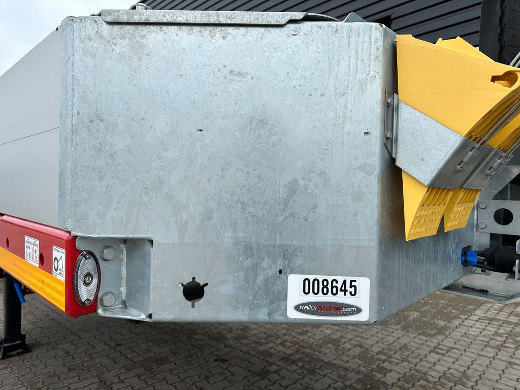 Faymonville Maxtrailer MAX 100 5 achs tieflader - Félpótkocsi mélybölcsős: 3 kép. Faymonville Maxtrailer MAX 100 5 achs tieflader - Félpótkocsi mélybölcsős: 3 kép.