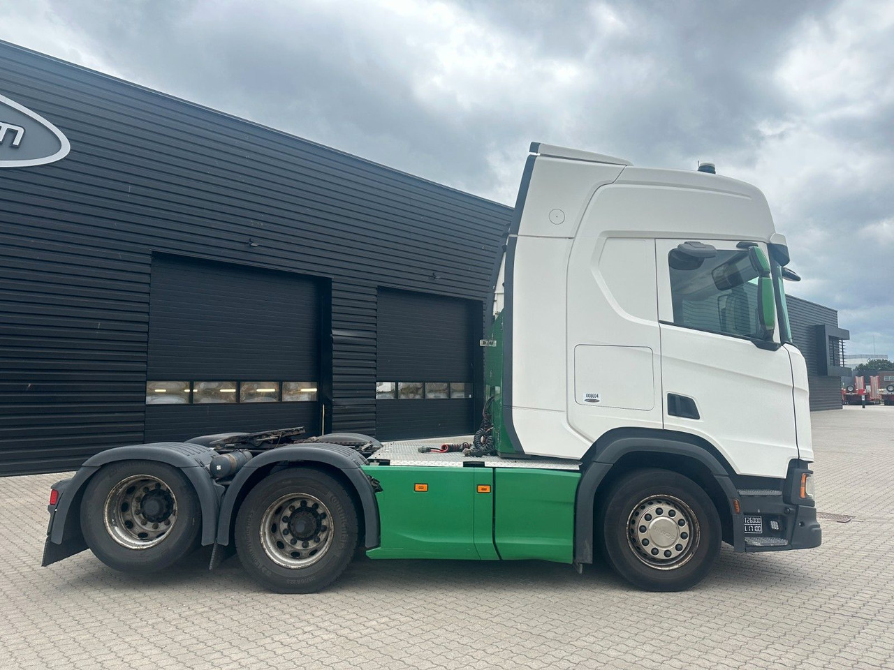 Scania R 500 6x2 - Nyergesvontató: 2 kép. Scania R 500 6x2 - Nyergesvontató: 2 kép.