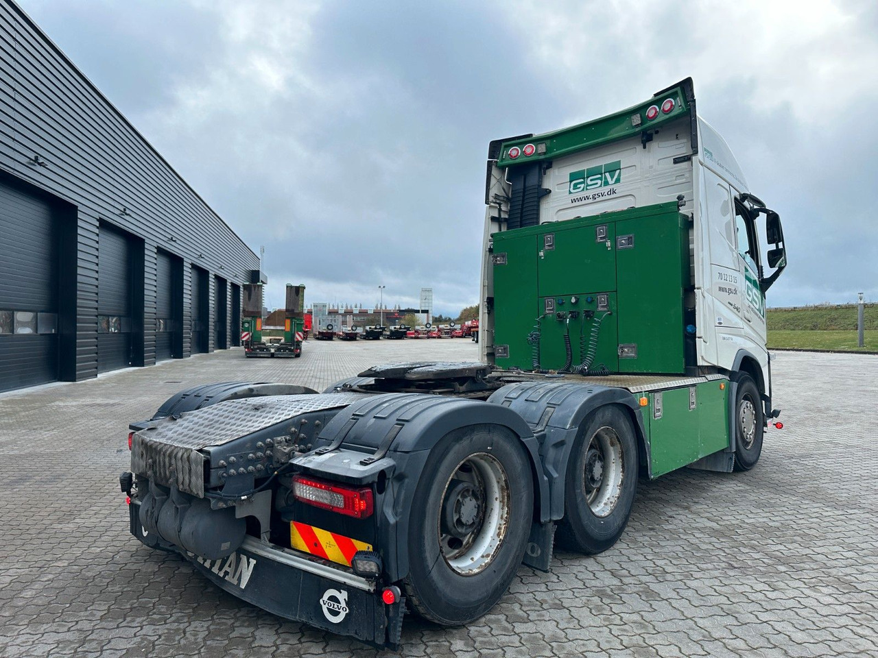 Volvo FH 540 6x4 - Nyergesvontató: 4 kép. Volvo FH 540 6x4 - Nyergesvontató: 4 kép.