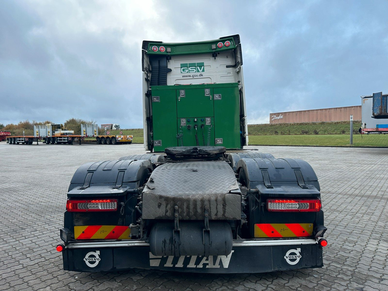 Volvo FH 540 6x4 - Nyergesvontató: 5 kép. Volvo FH 540 6x4 - Nyergesvontató: 5 kép.