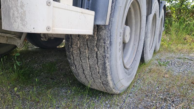 Benalu C34 CNS - Félpótkocsi billenőplatós: 4 kép. Benalu C34 CNS - Félpótkocsi billenőplatós: 4 kép.