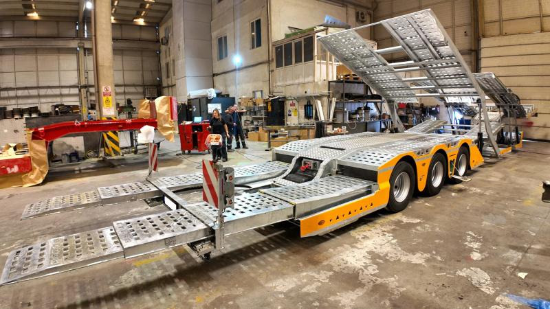 Eroglu 3 Axle Trucks Carriers - Félpótkocsi autószállító: 3 kép. Eroglu 3 Axle Trucks Carriers - Félpótkocsi autószállító: 3 kép.