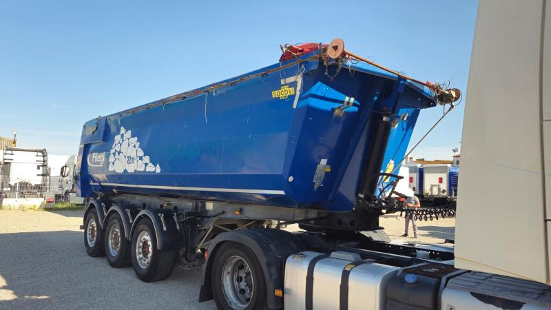 Fliegl FLT 33 - Félpótkocsi billenőplatós: 4 kép. Fliegl FLT 33 - Félpótkocsi billenőplatós: 4 kép.