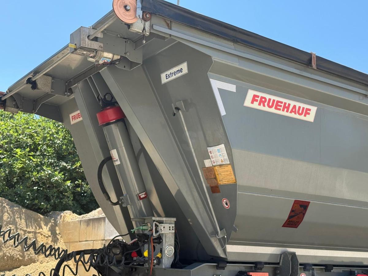 Fruehauf FST4FC - Félpótkocsi billenőplatós: 2 kép. Fruehauf FST4FC - Félpótkocsi billenőplatós: 2 kép.