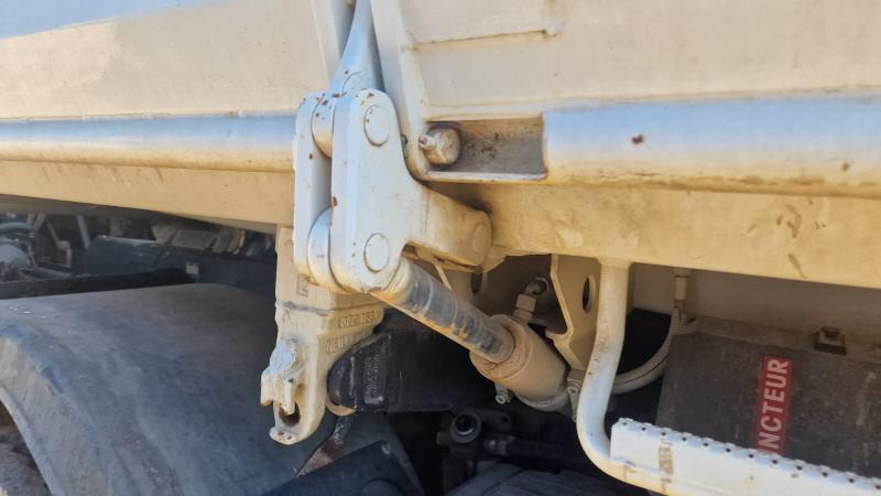 Iveco Trakker 410 - Billenőplatós teherautó: 5 kép. Iveco Trakker 410 - Billenőplatós teherautó: 5 kép.