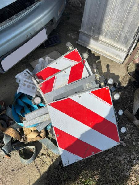 Kässbohrer LOWBED LB3E - Félpótkocsi mélybölcsős: 3 kép. Kässbohrer LOWBED LB3E - Félpótkocsi mélybölcsős: 3 kép.