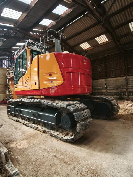 Liebherr R 926 COMPACT - Lánctalpas kotró: 4 kép. Liebherr R 926 COMPACT - Lánctalpas kotró: 4 kép.