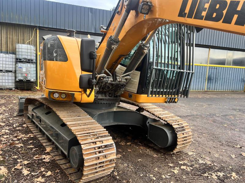 Liebherr R914 compact S - Lánctalpas kotró: 4 kép. Liebherr R914 compact S - Lánctalpas kotró: 4 kép.