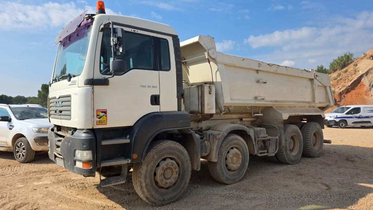MAN TGA 35.360 - Billenőplatós teherautó: 1 kép. MAN TGA 35.360 - Billenőplatós teherautó: 1 kép.