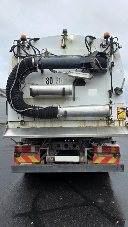 Mercedes Axor 1829 KO - Utcaseprő gép: 2 kép. Mercedes Axor 1829 KO - Utcaseprő gép: 2 kép.