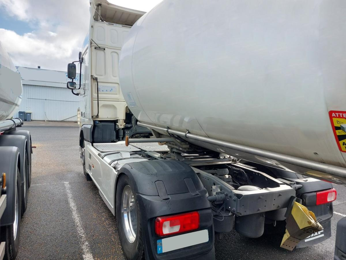 DAF XF 480 - Nyergesvontató: 2 kép. DAF XF 480 - Nyergesvontató: 2 kép.