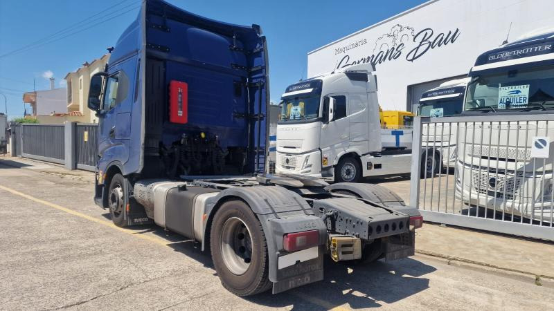 Iveco S-WAY 490 - Nyergesvontató: 3 kép. Iveco S-WAY 490 - Nyergesvontató: 3 kép.