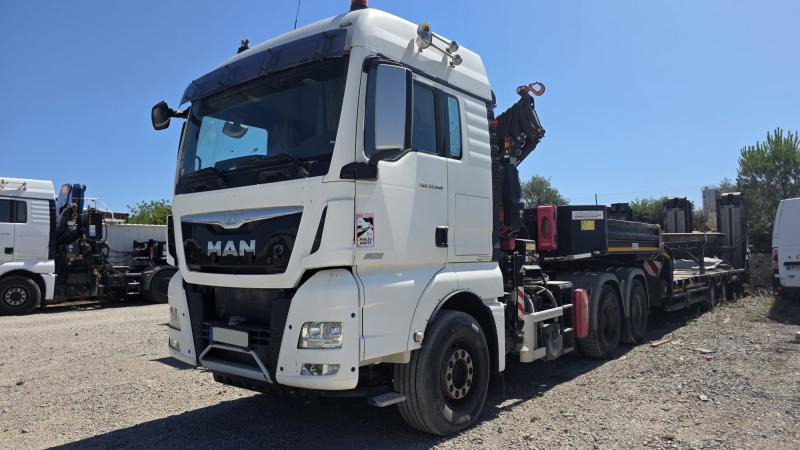 MAN TGX 33.560 - Nyergesvontató: 1 kép. MAN TGX 33.560 - Nyergesvontató: 1 kép.